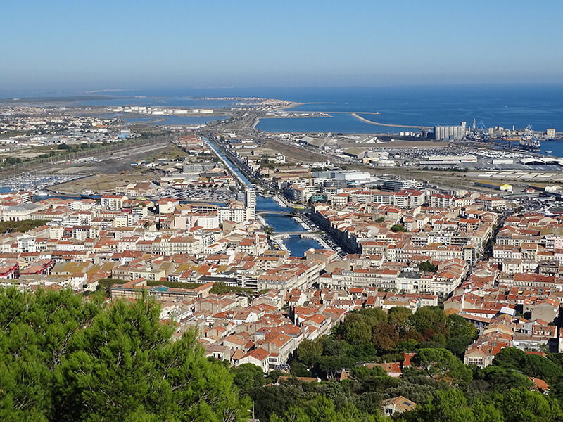 Vue aérienne de Sète et de son port